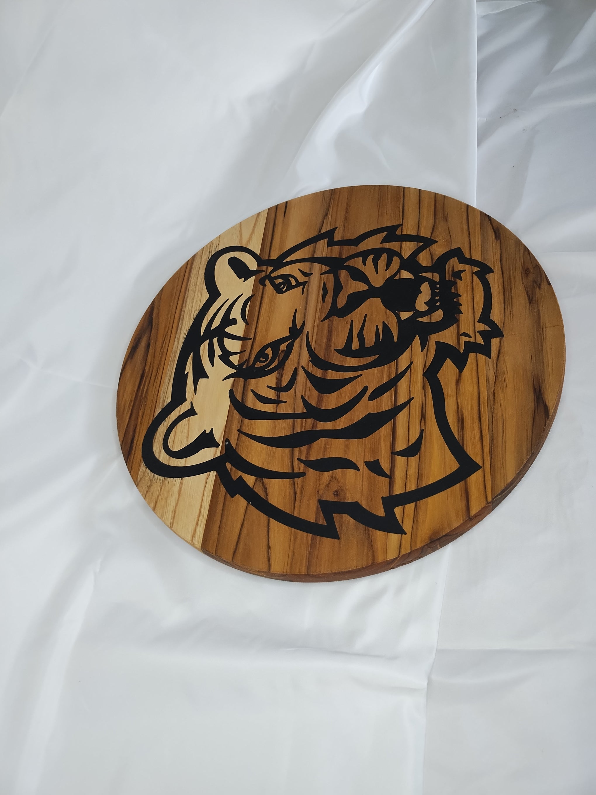 Tiger Inlay in 15" Round Teak